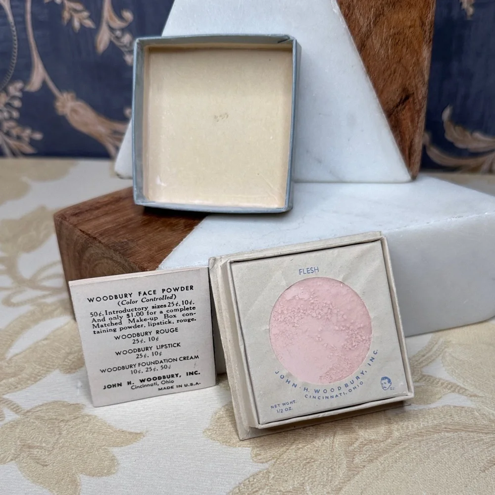 Vintage 1940s Woodbury Flesh Face Powder Box Collectible